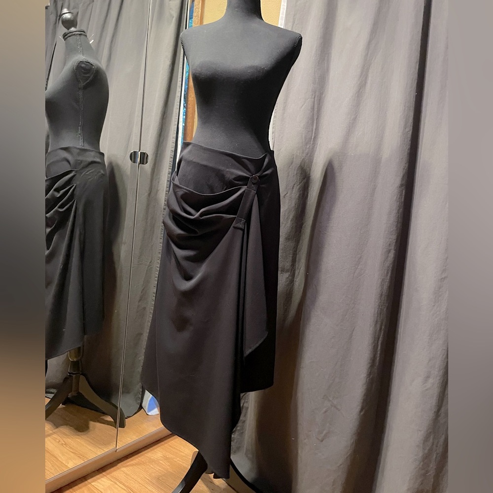 Asymmetrical black skirt, size 6